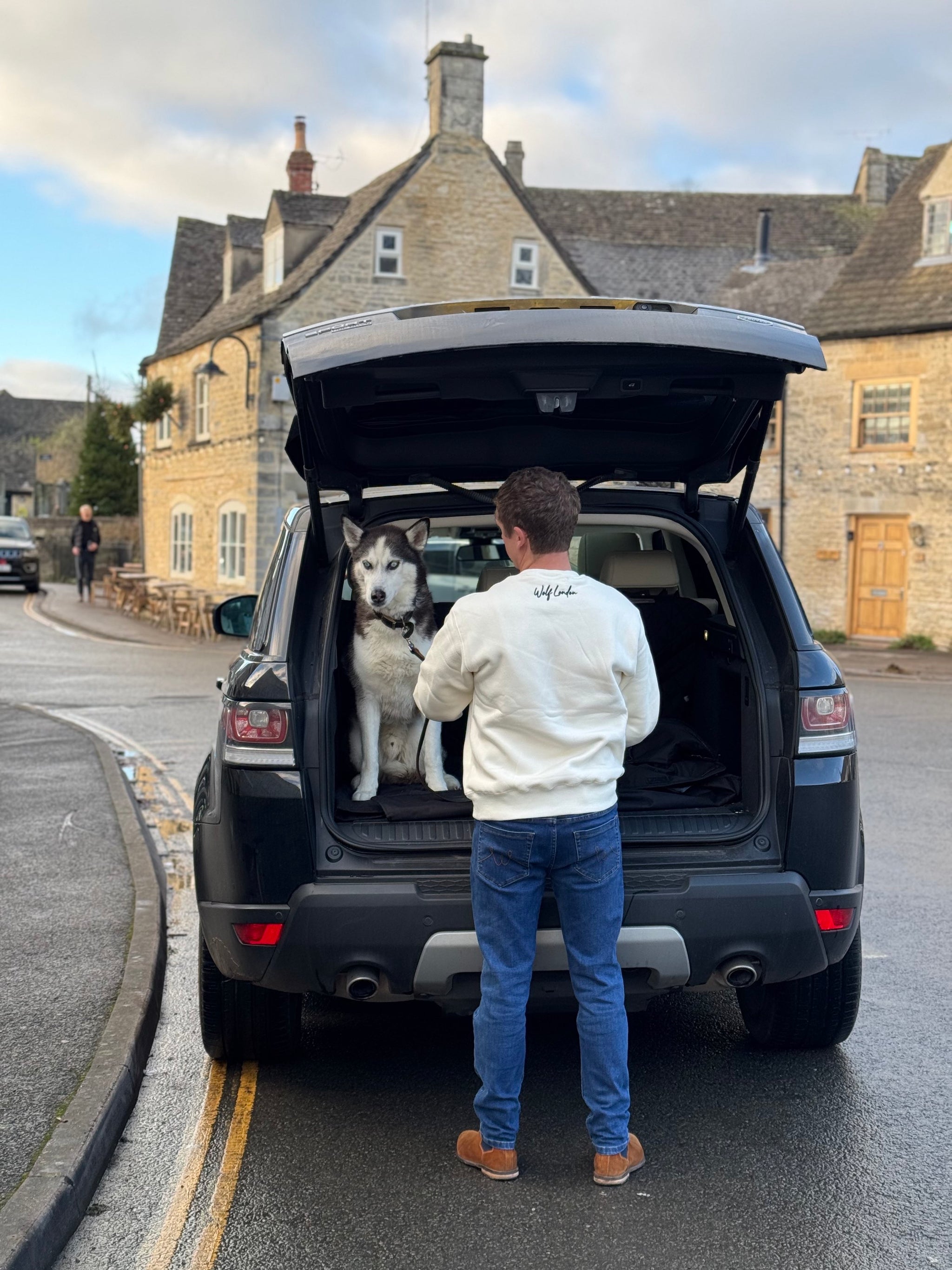 Back of Men's Tundra Fleece Jumper with Range Rover and Siberian Husky in view